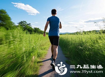 选择低强度有氧运动，如快走、椭圆机，减少肌肉进一步增长