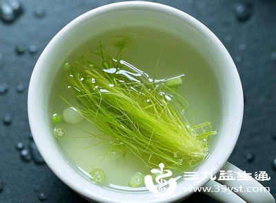 轻微水肿可以喝冬瓜虾皮汤、玉米须水,利水消肿且性质平和 轻微水肿可以喝冬瓜虾皮汤、玉米须水,利水消肿且性质平和