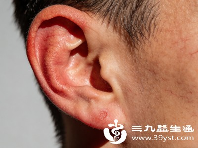 如果双耳经常莫名发热，没有冷热刺激、情绪波动也反复发作，这就是身体发出的预警信号，中医多归为内热，主要分为两种类型