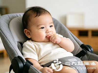 别再误解宝宝吃手 除了饿可能是在“自我安抚” 这些信号要懂