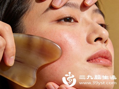 面部经络与脏腑相对应,如额头对应脾胃、眼周对应肝胆等 面部经络与脏腑相对应,如额头对应脾胃、眼周对应肝胆等
