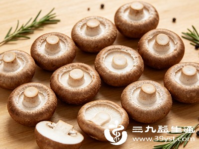 野生香菇种类繁多，部分有毒品种与可食用香菇外形相似，误食可能导致严重中毒