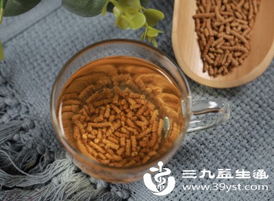 纯苦荞茶本身热量较低，且不含添加糖、脂肪等成分，相比含糖饮料（如奶茶、可乐）而言，是更健康的饮品选择