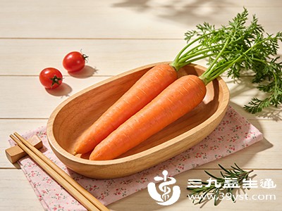 多吃一些富含维生素A、维生素C和叶黄素的食物,如胡萝卜、菠菜、蓝莓、橙子等 多吃一些富含维生素A、维生素C和叶黄素的食物,如胡萝卜、菠菜、蓝莓、橙子等