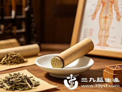 艾灸脚底时,可选择温和灸的方式,将艾条点燃后距离脚底皮肤3-5厘米 艾灸脚底时,可选择温和灸的方式,将艾条点燃后距离脚底皮肤3-5厘米