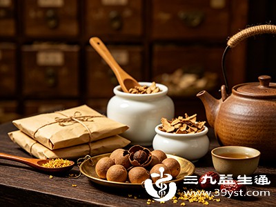 将干净的桂圆壳煮水后,放至适宜温度用于熏蒸或擦拭,是常见的外用方式 将干净的桂圆壳煮水后,放至适宜温度用于熏蒸或擦拭,是常见的外用方式