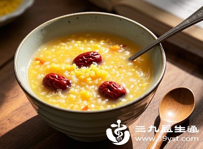 可以常吃小米、山药、莲子、茯苓、少量红枣等食材煮粥煲汤
