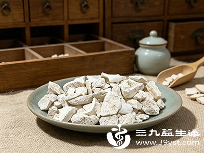 生龙骨质坚硬，入药多打碎先煎以利有效成分溶出