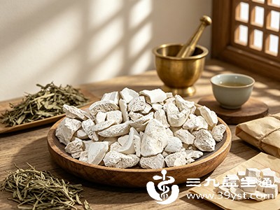 生龙骨味甘、涩，性平，归心、肝、肾经，具有多种药用功效