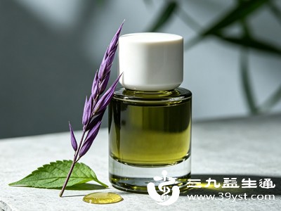 紫草素的活血作用可能对女婴生殖系统发育产生潜在影响，虽目前缺乏明确临床研究，但从安全角度出发需高度警惕