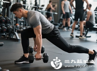 盲目进行大量腿部力量训练，试图“练掉脂肪”