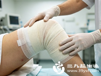 脂肪是支撑皮肤的重要组织,快速大量抽取大腿脂肪后,皮肤失去脂肪支撑,弹性来不及收缩,就会出现皮肤松弛、下垂 脂肪是支撑皮肤的重要组织,快速大量抽取大腿脂肪后,皮肤失去脂肪支撑,弹性来不及收缩,就会出现皮肤松弛、下垂
