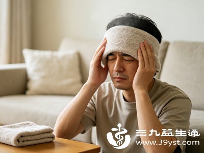 48小时后，用温热的毛巾敷在血肿部位，每次热敷15-20分钟，每天2-3次