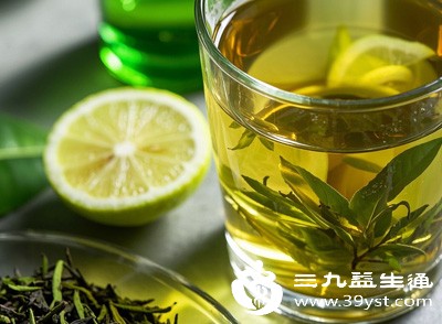 绿茶性偏凉，适合夏季饮用