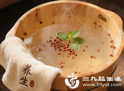 花椒泡脚调理脾胃湿气,改善大便黏腻、舌苔厚白、口腔黏腻发苦的问题 花椒泡脚调理脾胃湿气,改善大便黏腻、舌苔厚白、口腔黏腻发苦的问题