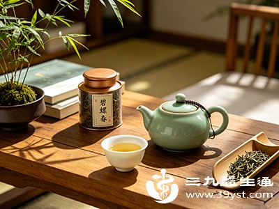 浓茶中咖啡因含量较高,可能引起心慌、失眠、胃部不适 浓茶中咖啡因含量较高,可能引起心慌、失眠、胃部不适