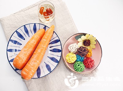胡萝卜中的β-胡萝卜素含量较高,若短期内大量食用 胡萝卜中的β-胡萝卜素含量较高,若短期内大量食用
