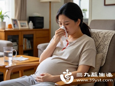 如果出血量较大,持续20分钟以上仍无法止血,或伴有头晕、心慌、乏力等症状,应及时就医 如果出血量较大,持续20分钟以上仍无法止血,或伴有头晕、心慌、乏力等症状,应及时就医