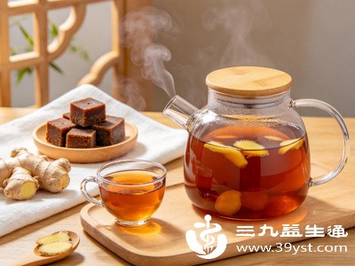 经期喝一杯温热的红糖姜水，可以调理脾胃、驱散胃寒，改善经期胃口差、胃寒腹胀的症状，呵护经期脾胃健康