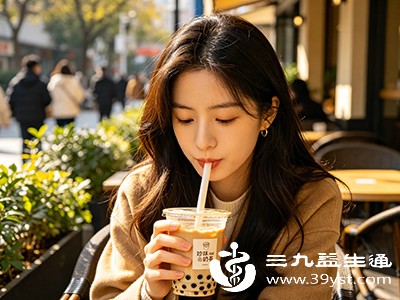 很多人觉得“奶茶是茶,咖啡因应该不多” 很多人觉得“奶茶是茶,咖啡因应该不多”