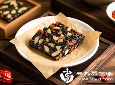食用阿胶糕后，家长需密切观察孩子的身体反应