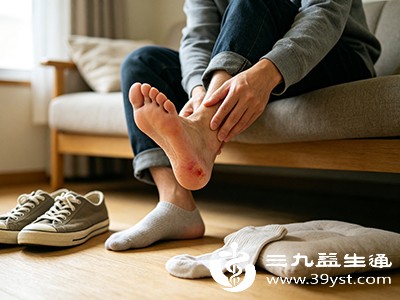 鞋磨脚后跟并非偶然,主要源于鞋子与脚部的适配性问题或外部因素影响 鞋磨脚后跟并非偶然,主要源于鞋子与脚部的适配性问题或外部因素影响