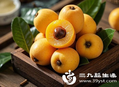 枇杷果性微凉,具有清热润肺、生津止渴的功效 枇杷果性微凉,具有清热润肺、生津止渴的功效