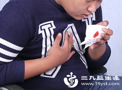 长期吸烟、饮酒，或频繁用嗓过度，会刺激呼吸道黏膜，导致充血损伤，引发痰中带血，调整生活习惯后多可缓解