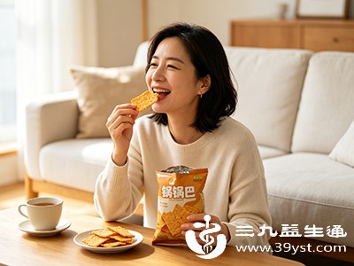 立即停止使用裂开的牙齿咬东西,尤其是硬物、黏性食物和冷热刺激性食物 立即停止使用裂开的牙齿咬东西,尤其是硬物、黏性食物和冷热刺激性食物