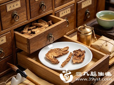 木香性温,味辛、苦,归脾、胃、大肠、三焦、胆经 木香性温,味辛、苦,归脾、胃、大肠、三焦、胆经