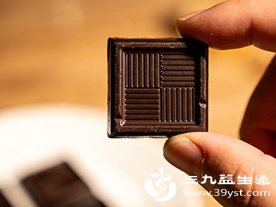 巧克力中含有少量咖啡因和可可碱