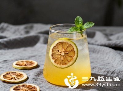 长期饮用柠檬水后，建议用清水漱口（而非立即刷牙，以免柠檬酸与牙膏摩擦加剧牙釉质损伤），减少对牙齿的腐蚀。定期洗牙，维护口腔健康