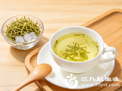 极少数宝宝对金银花成分过敏,服用后出现皮疹、瘙痒,一旦出现要立刻停用就医 极少数宝宝对金银花成分过敏,服用后出现皮疹、瘙痒,一旦出现要立刻停用就医