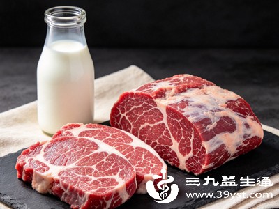 牛奶牛肉两者搭配食用,既能满足即时的能量需求,又能维持较长时间的饱腹感,避免频繁进食,有助于体重管理和血糖稳定 牛奶牛肉两者搭配食用,既能满足即时的能量需求,又能维持较长时间的饱腹感,避免频繁进食,有助于体重管理和血糖稳定