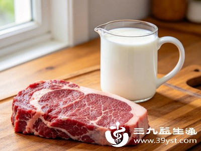 牛奶和牛肉搭配时,可加入适量蔬菜,如胡萝卜、土豆、西兰花等,蔬菜中的维生素、膳食纤维能进一步丰富营养,促进肠道蠕动,让饮食更均衡 牛奶和牛肉搭配时,可加入适量蔬菜,如胡萝卜、土豆、西兰花等,蔬菜中的维生素、膳食纤维能进一步丰富营养,促进肠道蠕动,让饮食更均衡
