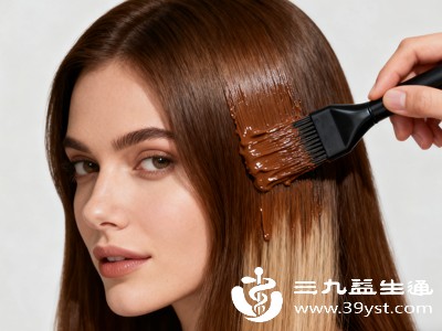 染发剂的核心成分包括着色剂、氧化剂、防腐剂等,部分成分具有一定的化学活性 染发剂的核心成分包括着色剂、氧化剂、防腐剂等,部分成分具有一定的化学活性