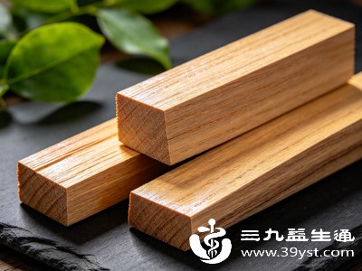 樟木的香气清新淡雅,具有温和的镇静作用,能帮助缓解精神紧张、焦虑烦躁等情绪 樟木的香气清新淡雅,具有温和的镇静作用,能帮助缓解精神紧张、焦虑烦躁等情绪