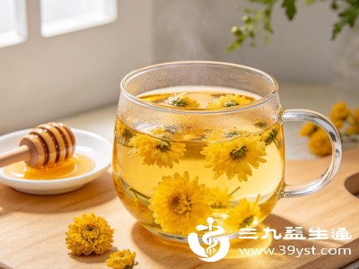 菊花加蜂蜜,不存在相克,二者药性互补 菊花加蜂蜜,不存在相克,二者药性互补