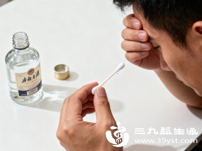 白酒刺激性太强,会损伤创面组织,不推荐;优先选择肥皂水冲洗+碘伏消毒 白酒刺激性太强,会损伤创面组织,不推荐;优先选择肥皂水冲洗+碘伏消毒