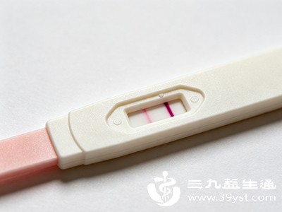 一般在末次同房后14天左右，此时使用早孕试纸检测有一定参考价值
