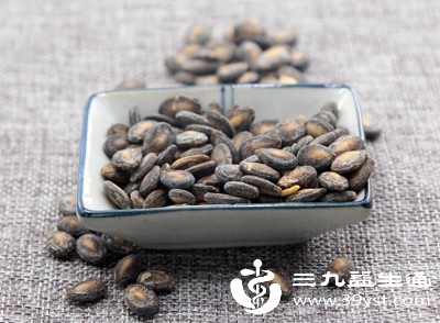 芝麻酱、南瓜子仁等也是补钙好选择,可搭配面包、面条或粥食用,口感香浓,宝宝更容易接受 芝麻酱、南瓜子仁等也是补钙好选择,可搭配面包、面条或粥食用,口感香浓,宝宝更容易接受