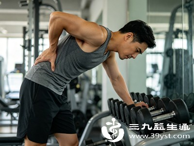 胸膜炎、轻微肺部不适,也会牵连右肋疼痛,通常伴随胸闷、干咳、气短等症状 胸膜炎、轻微肺部不适,也会牵连右肋疼痛,通常伴随胸闷、干咳、气短等症状