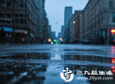 长期处于潮湿寒冷的环境中,或淋雨、受凉后,外界湿邪易侵入体内,导致体内湿气加重 长期处于潮湿寒冷的环境中,或淋雨、受凉后,外界湿邪易侵入体内,导致体内湿气加重