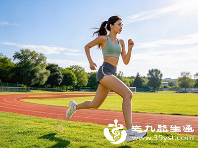 草地、沙地或坡度路面跑步比平路更增肌肉负荷 草地、沙地或坡度路面跑步比平路更增肌肉负荷