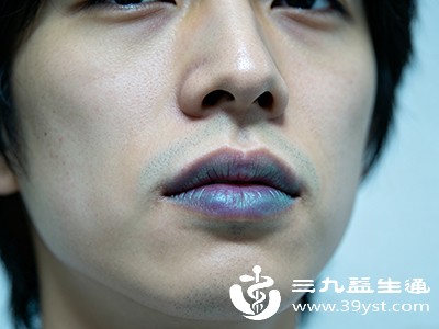 男人嘴唇发紫的常见生理性原因 男人嘴唇发紫的常见生理性原因
