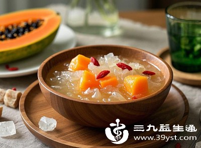 煲汤时建议用砂锅慢炖,这样能更好地保留食材的营养成分 煲汤时建议用砂锅慢炖,这样能更好地保留食材的营养成分