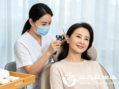 若耳洞出现流脓、红肿加重、疼痛明显，甚至伴随发热，说明可能已经感染