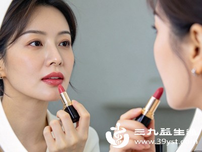 长期带妆睡觉有多可怕 不仅长斑还伤眼 90%的人都中招
