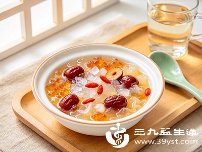 泡发后口感软糯爽滑,可与红枣、枸杞、银耳等搭配炖煮,味道清甜 泡发后口感软糯爽滑,可与红枣、枸杞、银耳等搭配炖煮,味道清甜