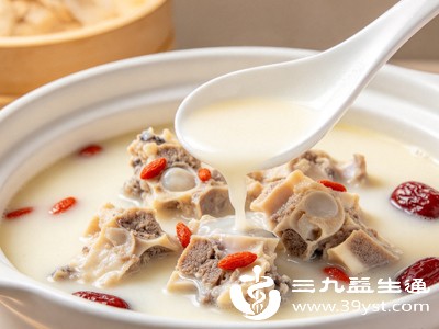 墨鱼骨头能炖汤吗 很多人随手扔掉 其实是平价养生好物